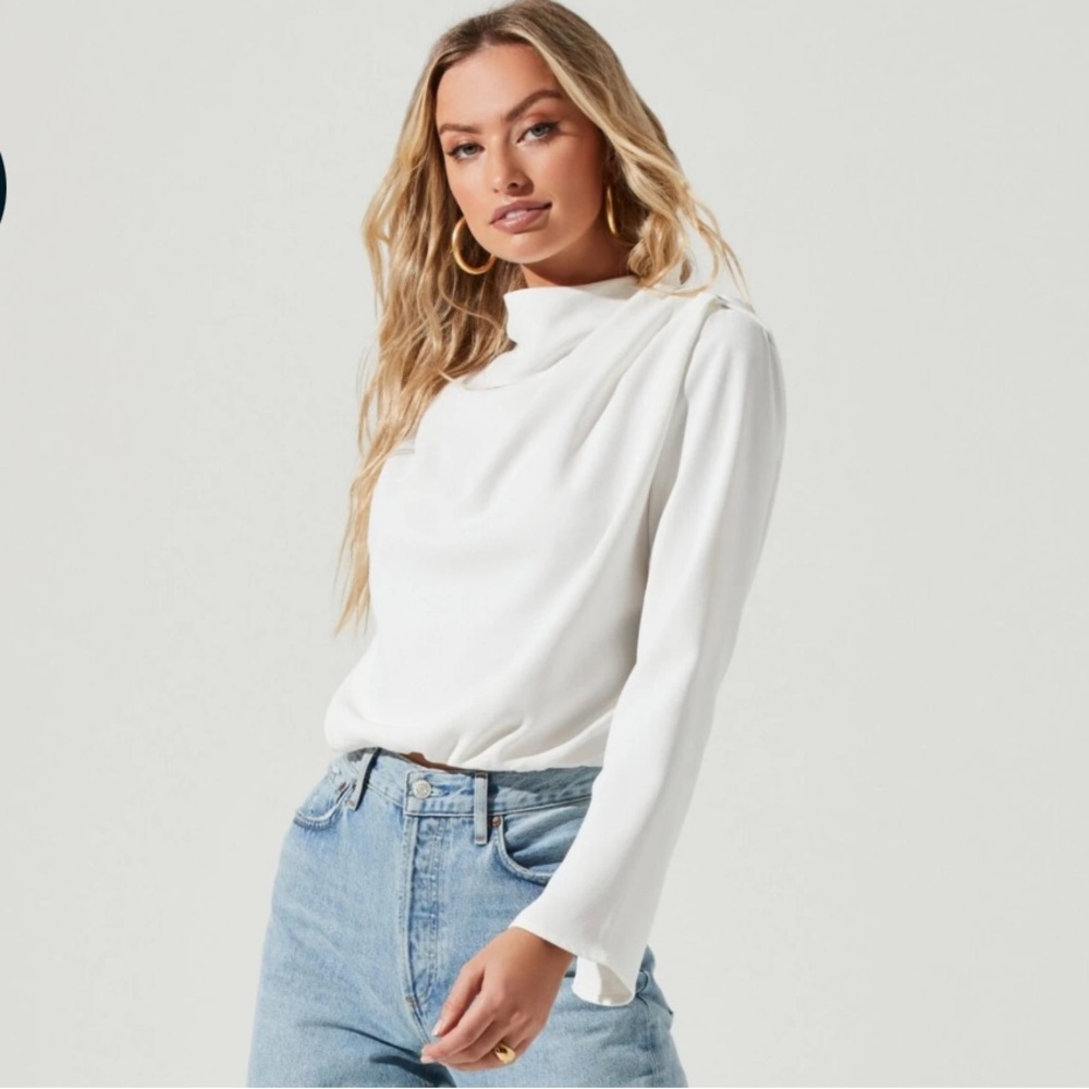 Astr Women's white blouse